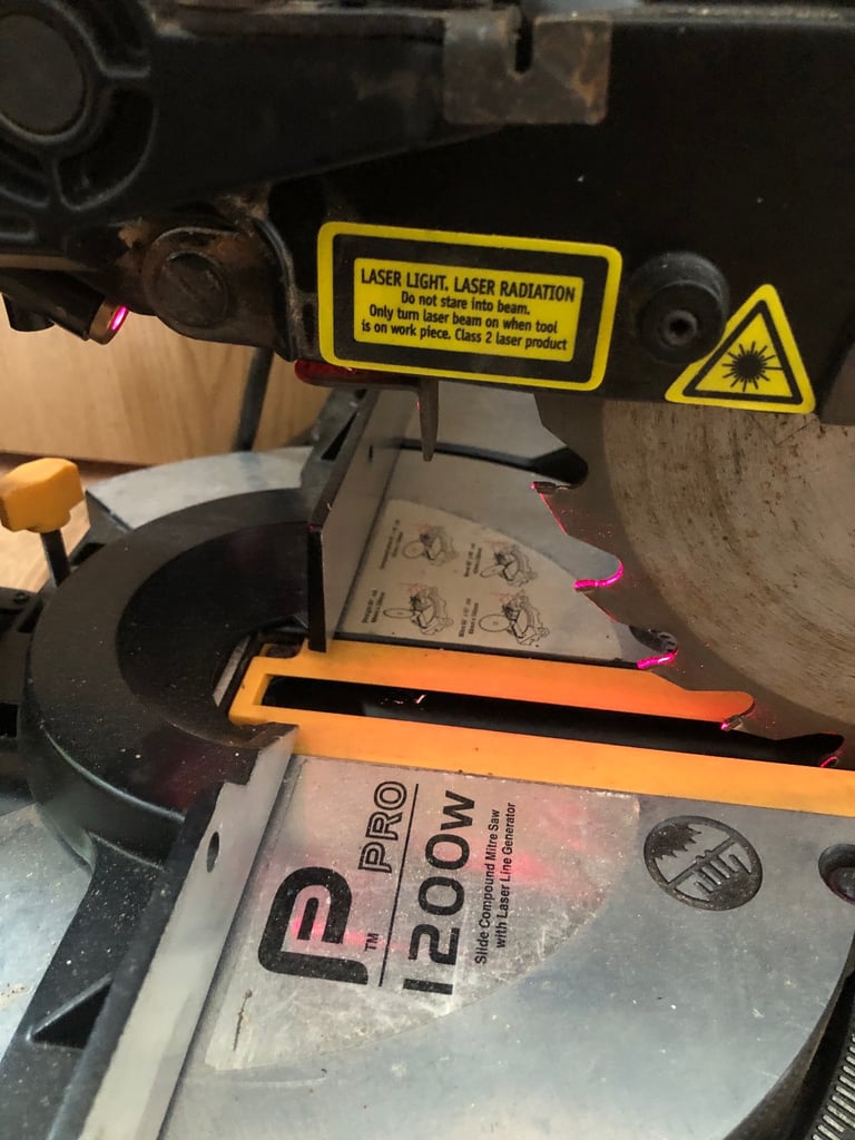 P Pro 1200W mitre saw features a ball race sliding system