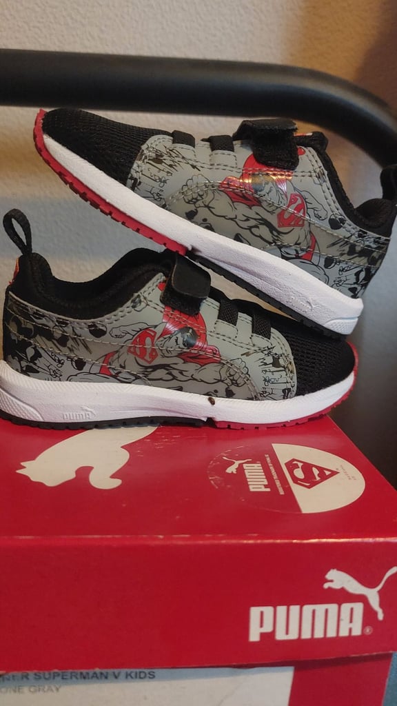Baby puma X superman size 5 euro 22