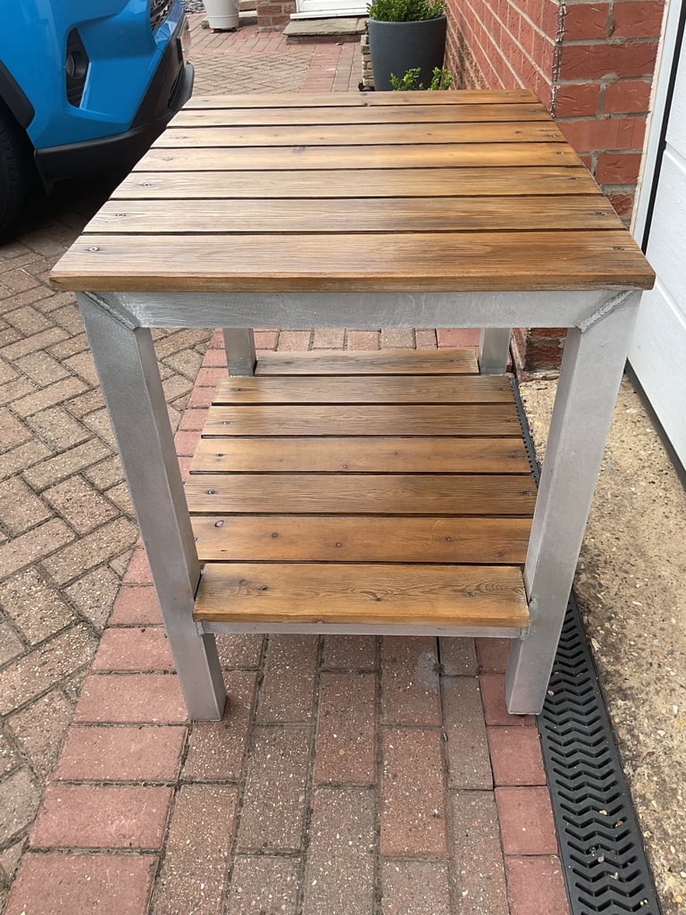 Kitchen table/ island 