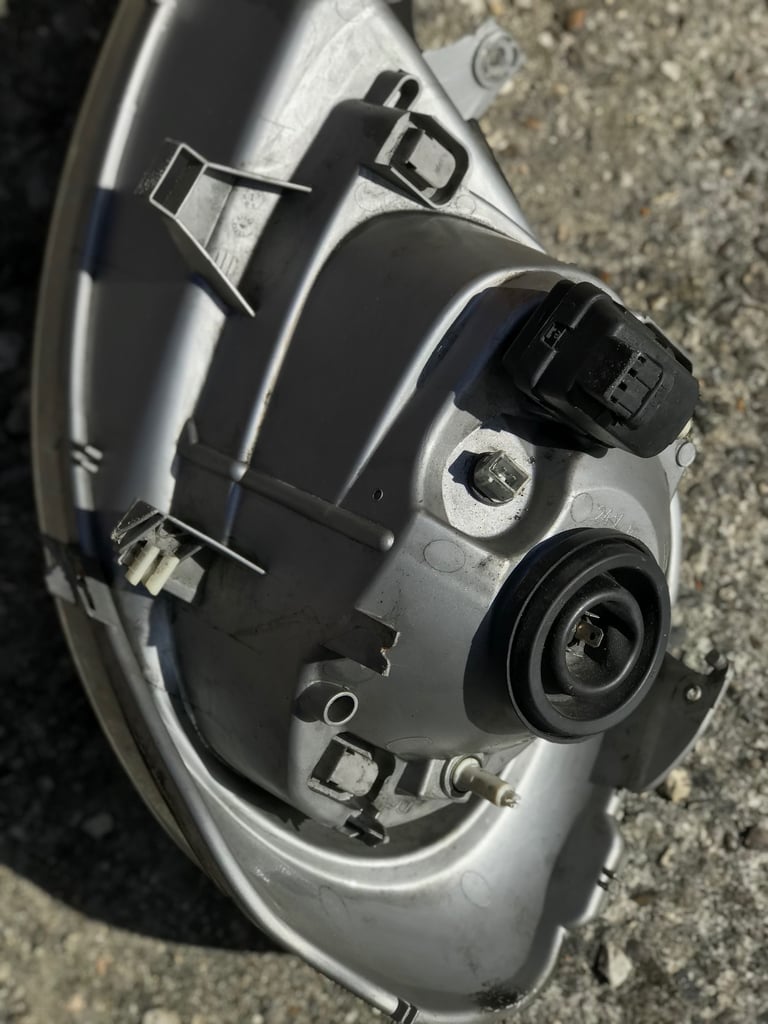 Renault traffic head light 