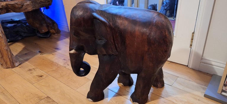 Amazing Elephant (15kg) Hand carved wood, in one piece. An eye catcher imported from Thailand