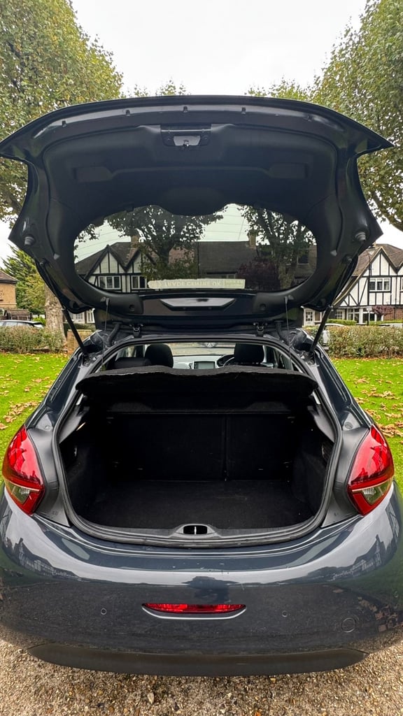 Peugeot, 208, Hatchback, 2016, Manual, 1199 (cc), 5 doors