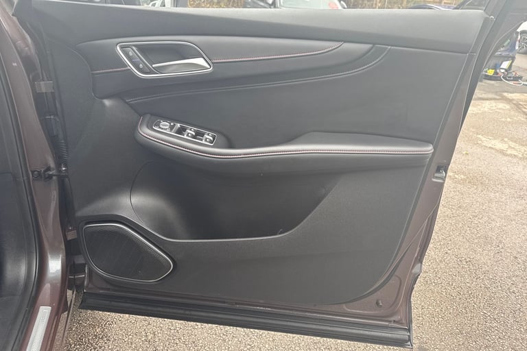 2024 MG MG HS 103407 Hatchback Automatic