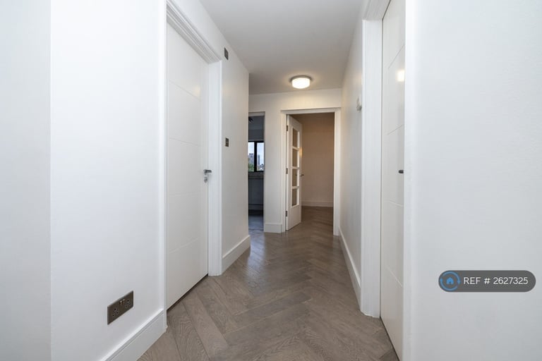 1 bedroom flat in The Brookdales, London, NW11 (1 bed) (#2627325)