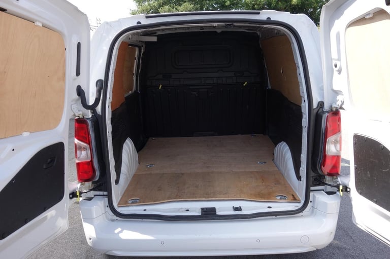 Vauxhall Combo 2300 1.5 Turbo D 100ps H1 Pro Van DIESEL MANUAL 2023/73