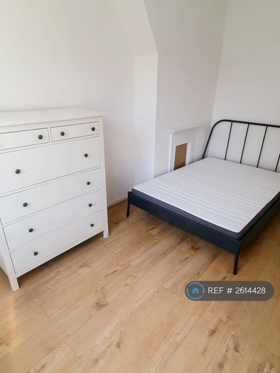 3 bedroom flat in Matilda House, London, E1W (3 bed) (#2614428)