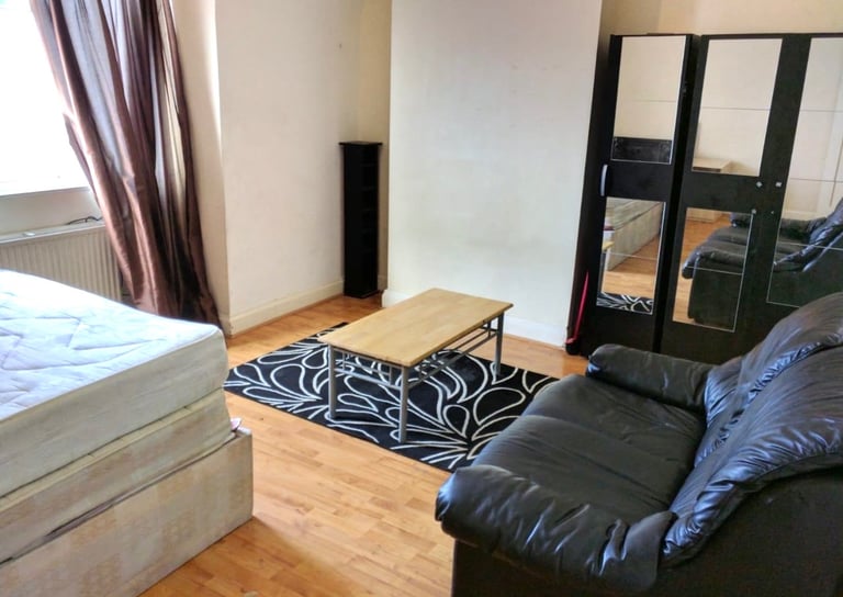 (Not a studio)Double room including bills for single occupancy Postcode HA8 6RW