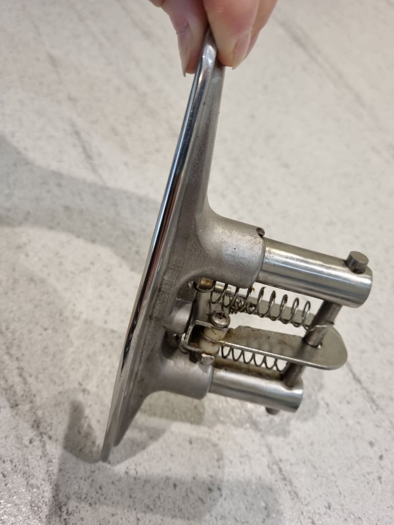 Stainless steel pop up boat cleat