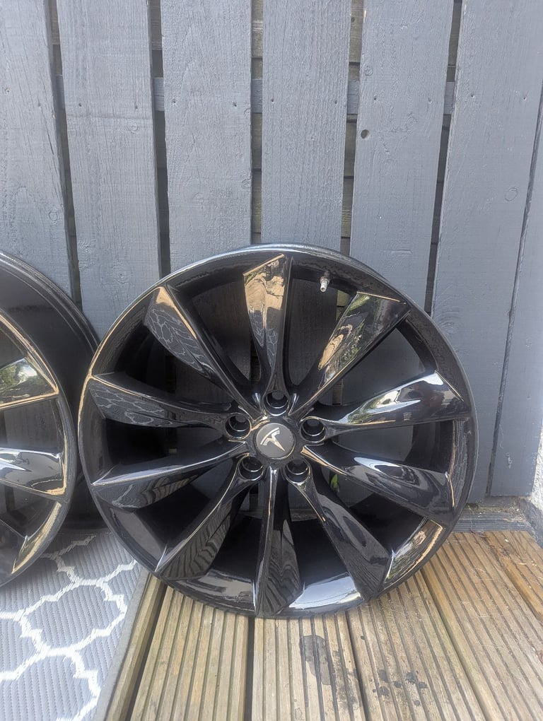 Tesla 21 inch wind turbine alloys 