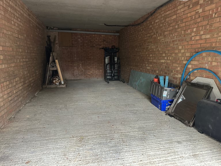 Garage to Let – Grays, Essex