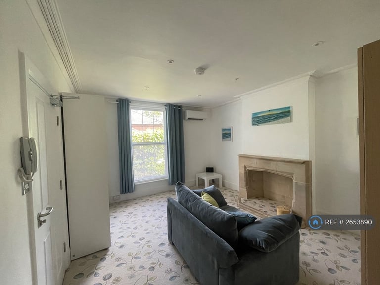 Studio flat in St. Andrews House, Great Malvern, WR14 (#2653890)