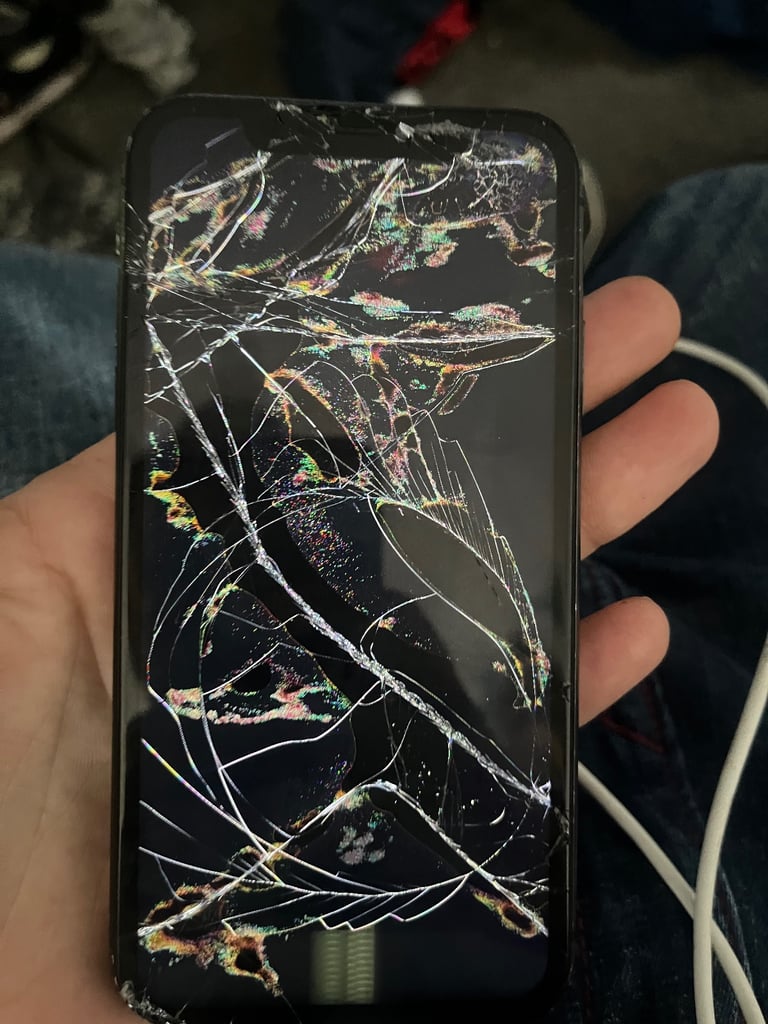 X5 iPhones £50 working just broke screens and some backs  