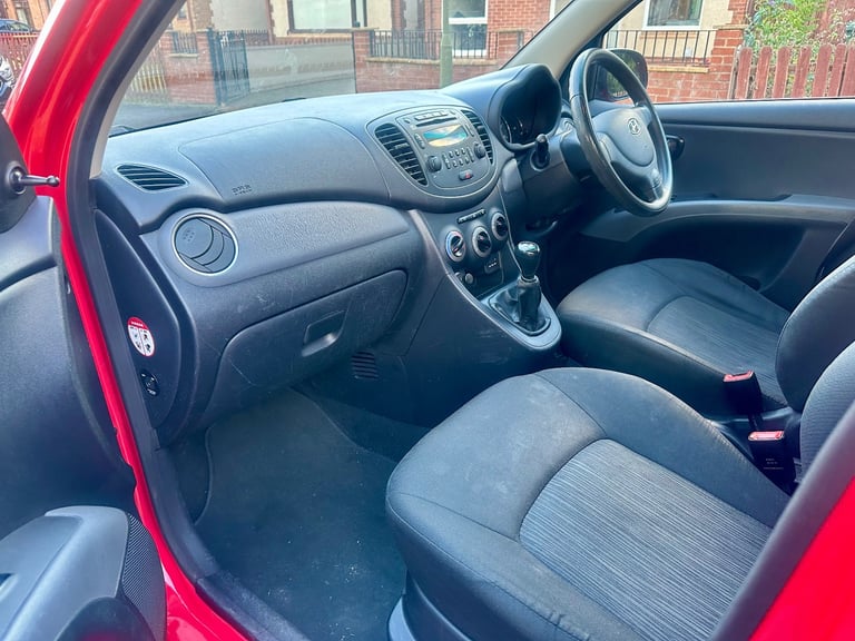 Hyundai, I10, Hatchback, 2013, Manual, 1248 (cc), 5 doors full years mot tax only 20£ years 
