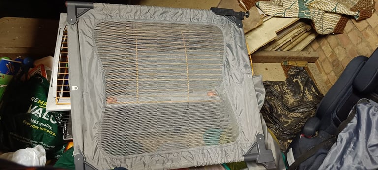 Lindam travel safety gate