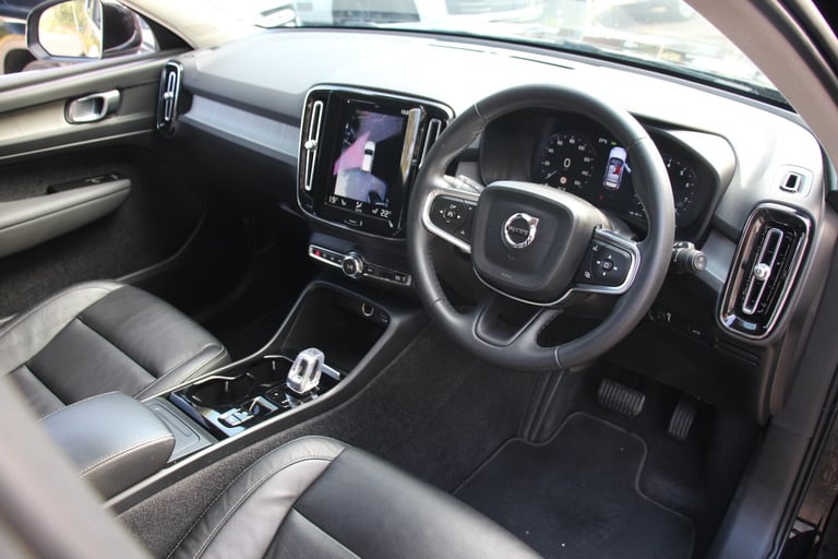 2022 Volvo XC40 T3 INSCRIPTION Estate Petrol Automatic