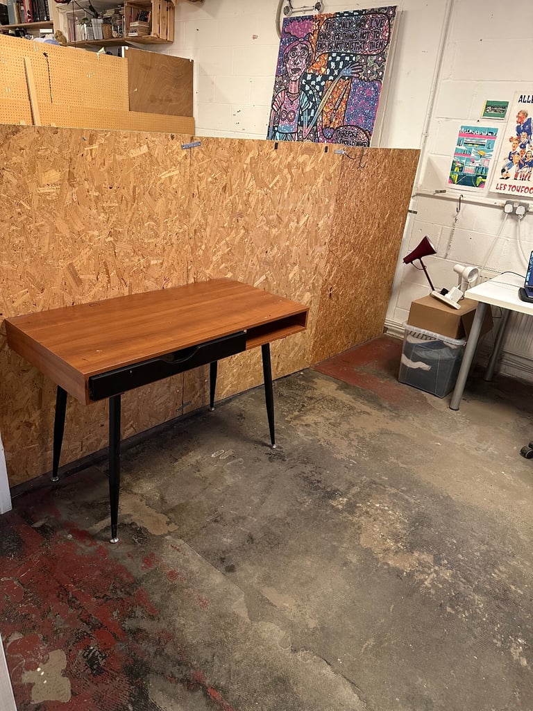 Cheap Desk Space In Creative Studio in Hackney Downs