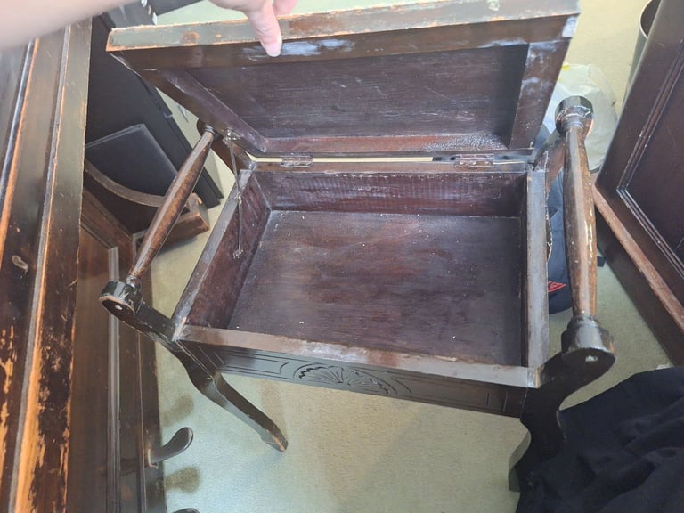 Elysium piano and stool