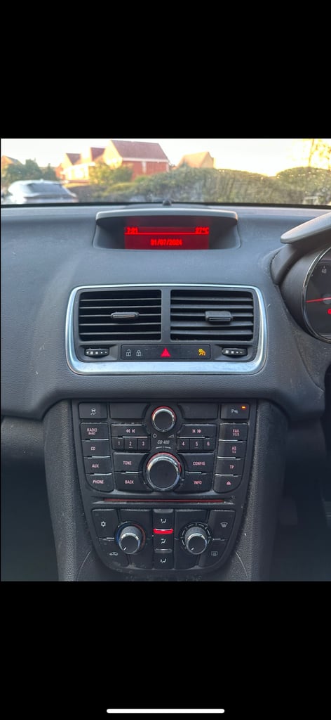 2013 Vauxhall Meriva 1.4i 16V SE 5dr MPV Petrol Manual