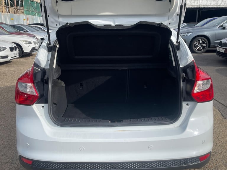 2011 Ford Focus 1.6 Titanium Euro 5 5dr HATCHBACK Petrol Manual