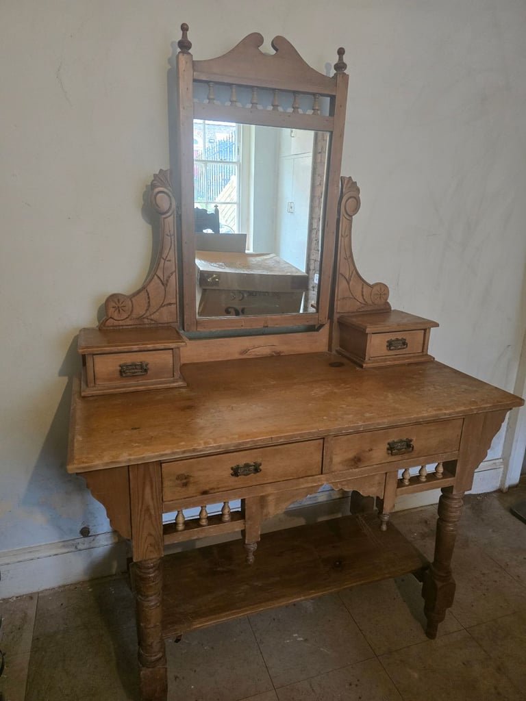 VICTORIAN PINE DRESSING TABLE