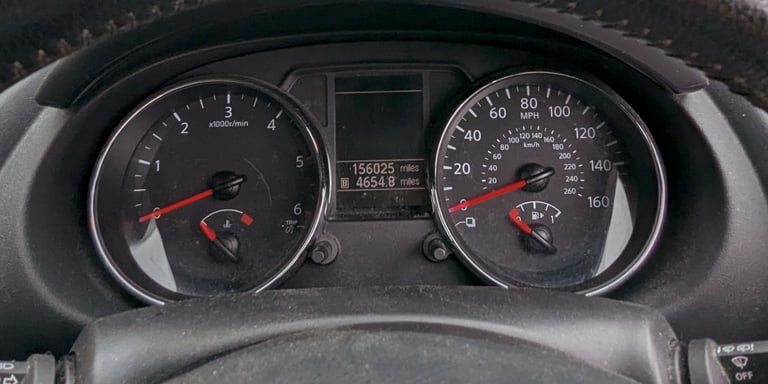 2011 Nissan Qashqai for repair or parts.