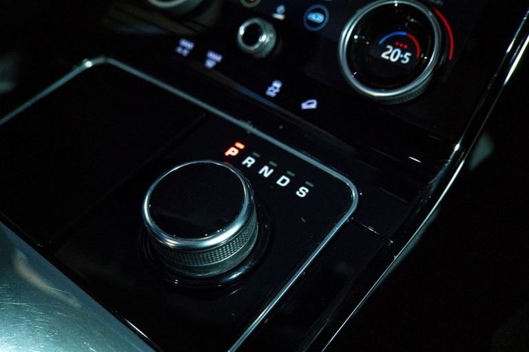 2019 Land Rover Range Rover Velar 3.0 D300 R-Dynamic HSE SUV 5dr Diesel Auto 4WD Euro 6 (s/s) (30...