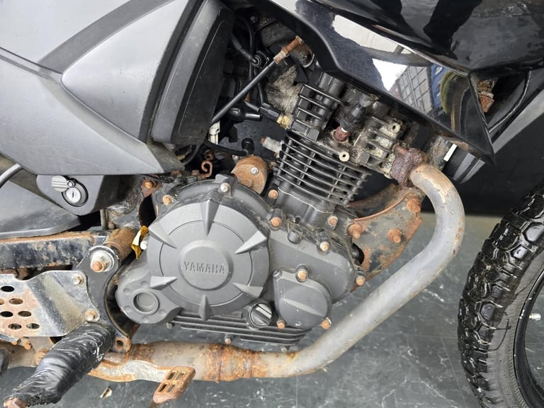 YAMAHA YS 125 PROJECT BIKE LEARNER LEGAL 125cc HPI CLEAR