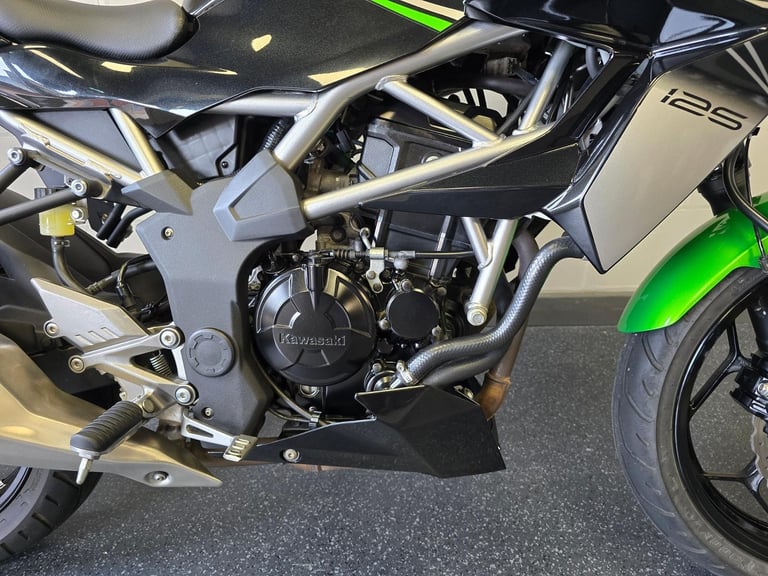 Kawasaki Z125 Supernaked 125cc Learner Legal Geared Motorcycle