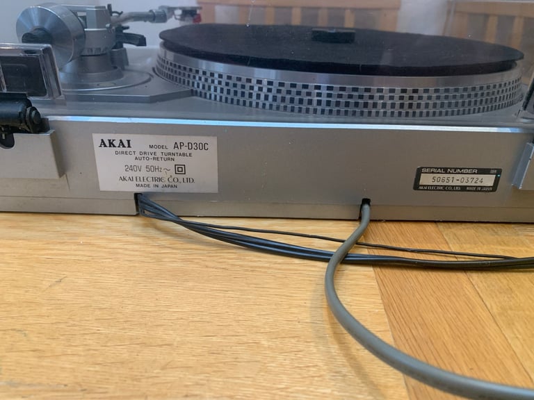 AKAI AP-D30 Direct Drive Turntable Record Player