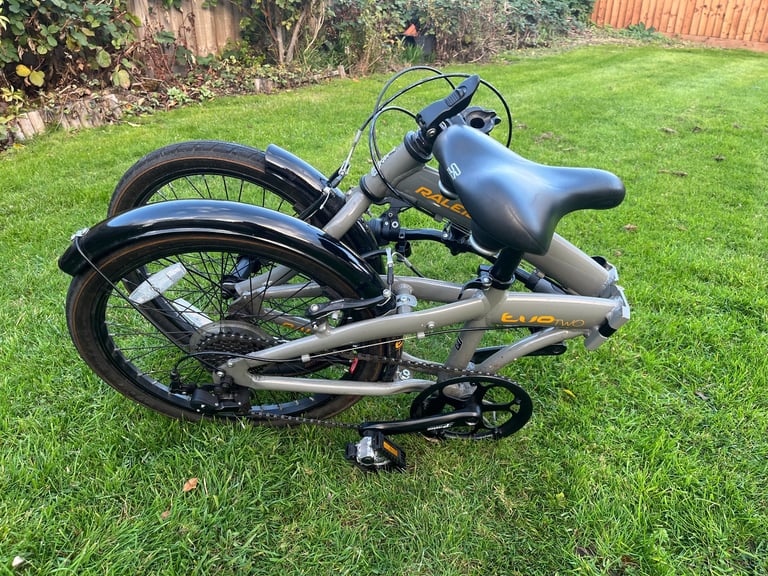 Raleigh Evo- folding bike ( 7 speed) lightweight aluminium- Pristine condition 