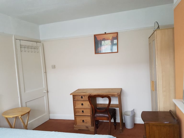 Vegetarian Double Room to rent in shared house in Alperton, Wembley