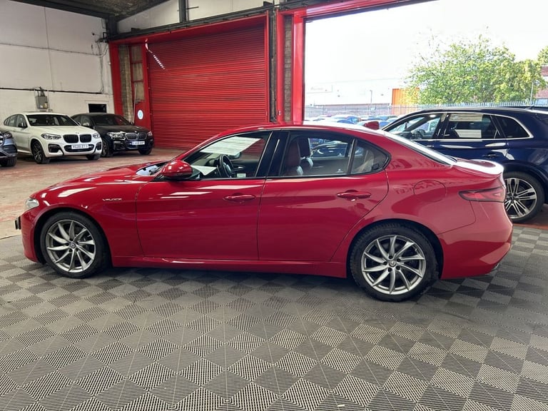 2018 Alfa Romeo Giulia 2.0T Veloce Saloon 4dr Petrol Auto Euro 6 (s/s) (280 ps) Saloon Petrol Aut...