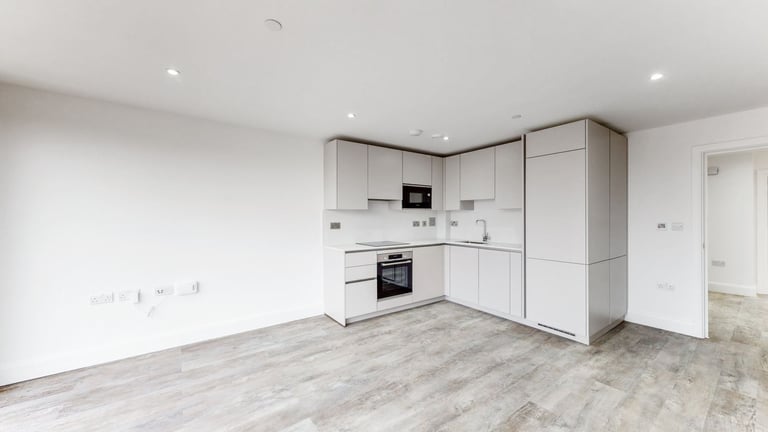 image for 2 bedroom flat for rent ideal for sharers and family available immediately 