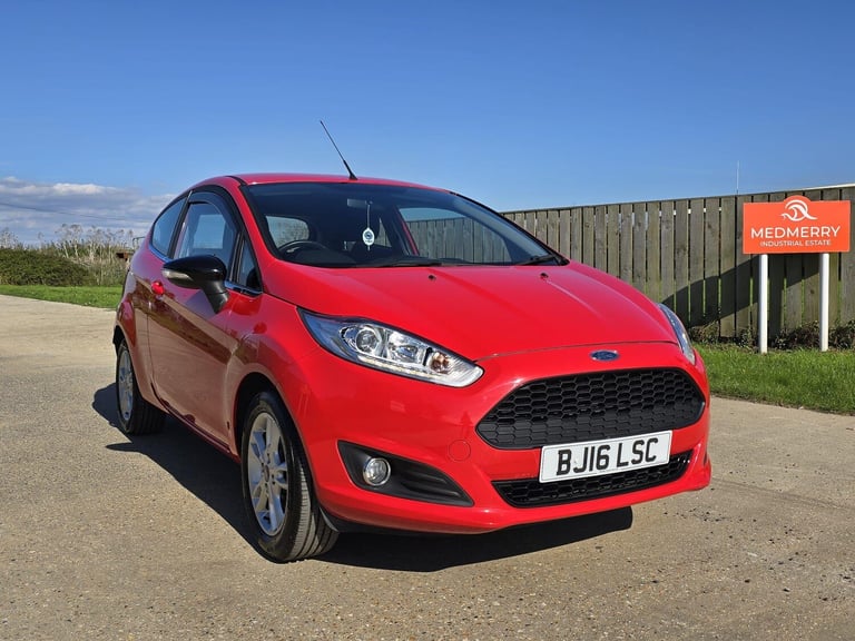 image for 2016 Ford Fiesta 1.25 Zetec Euro 6 3dr HATCHBACK Petrol Manual