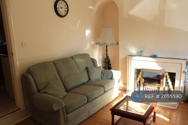 image for 3 bedroom house in Clarkson View, Leeds, LS6 (3 bed) (#2655590)