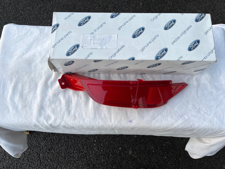 REAR REFLECTOR FOR FORD FIEST MK7 2013 -2017