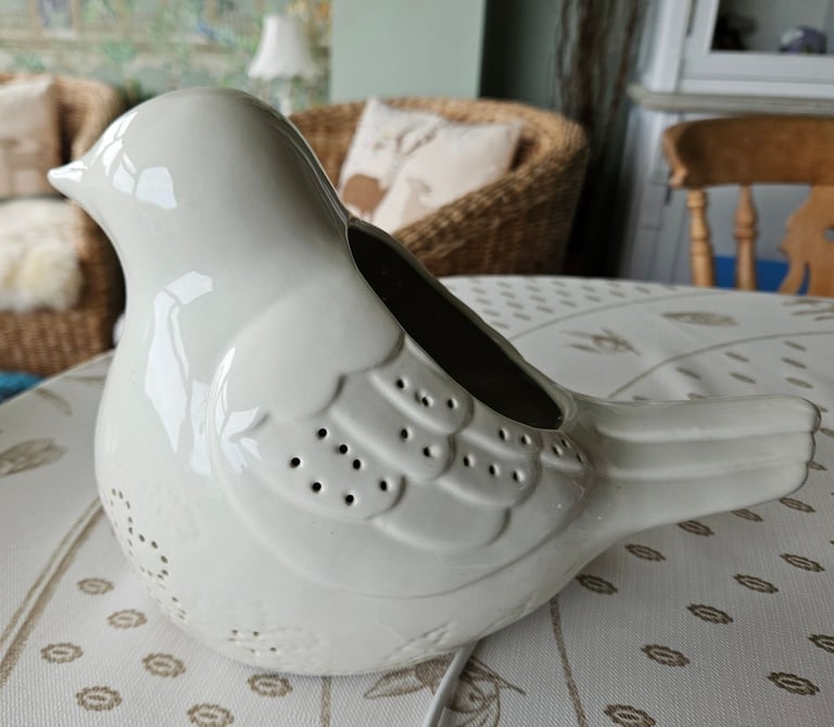 image for Large Cream Ceramic Bird Lamp - Ex. Condition