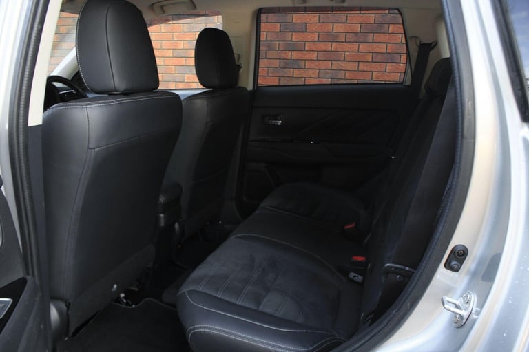 2017 Mitsubishi Outlander 2.0h 12kWh Juro CVT 4WD Euro 6 (s/s) 5dr ESTATE Petrol/Electric Hybrid ...