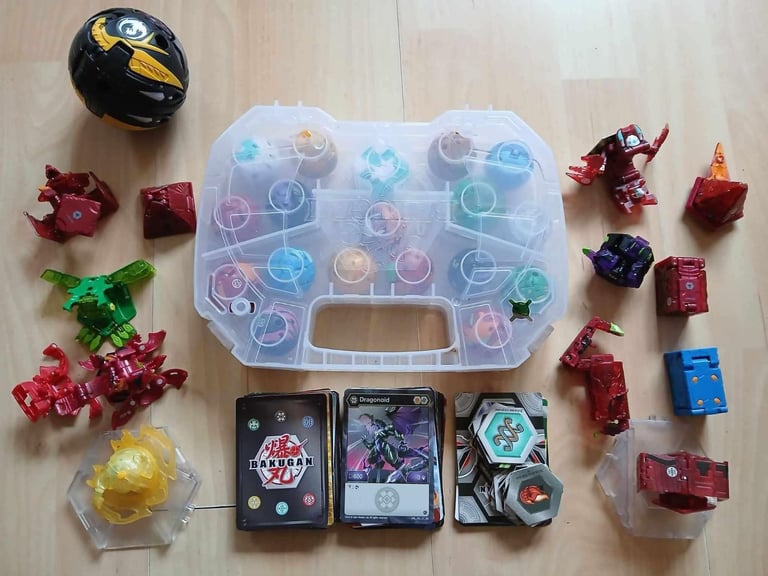 Large Bakugan bundle with 32 bakugan, storage case and cards