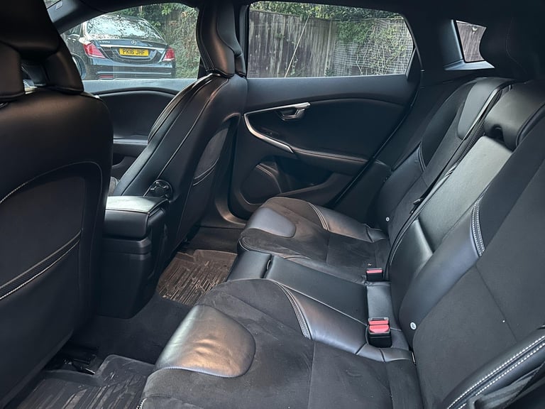 2017 Volvo V40 2.0 T2 R-Design Euro 6 (s/s) 5dr HATCHBACK Petrol Manual