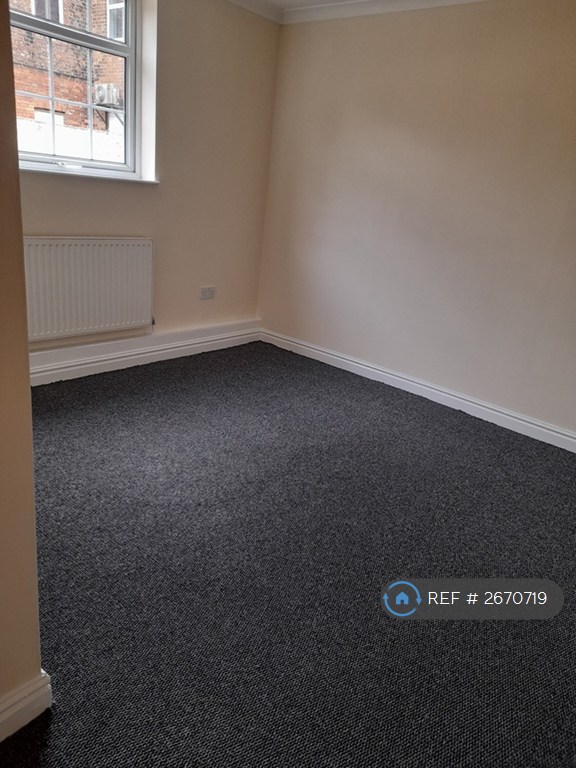 2 bedroom flat in Union Road, Thorne, DN8 (2 bed) (#2670719)
