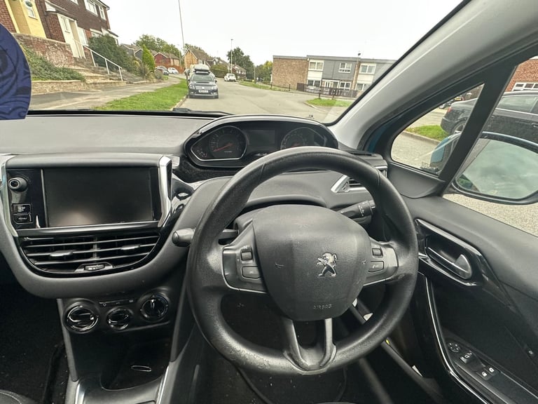 Peugeot, 208, Hatchback, 2013, Manual, 1199 (cc), 5 doors