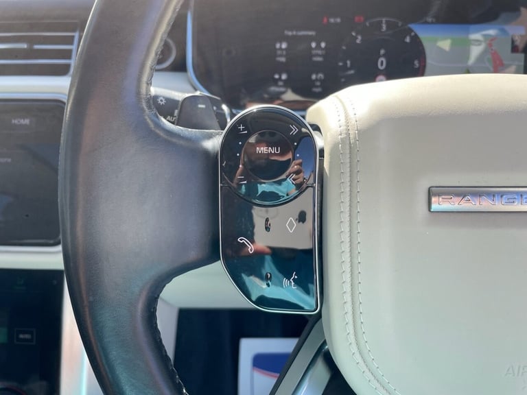 2019 Land Rover Range Rover 3.0 SD V6 Vogue black pack SUV 5dr Diesel Auto 4WD 275 bhp ESTATE Die...