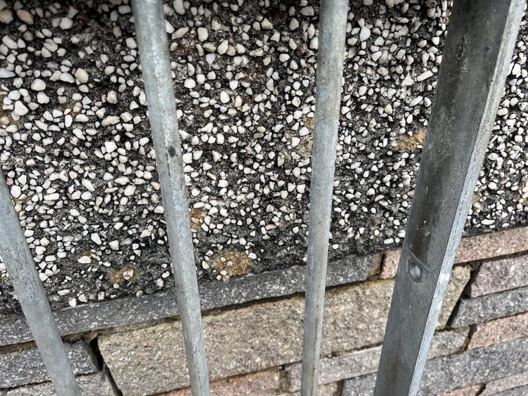 4 METRES STEEL RAILINGS/FENCING