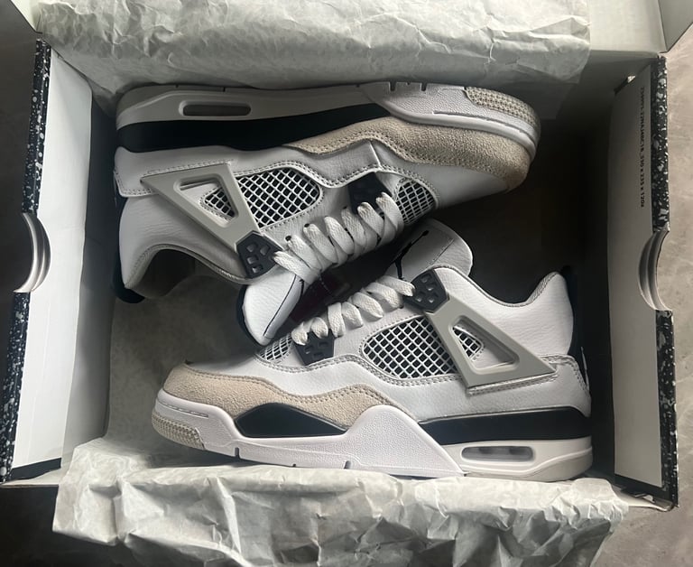 image for Air Jordan 4 Retro - UK 5 (EU 38) - New - Black/White - Unisex