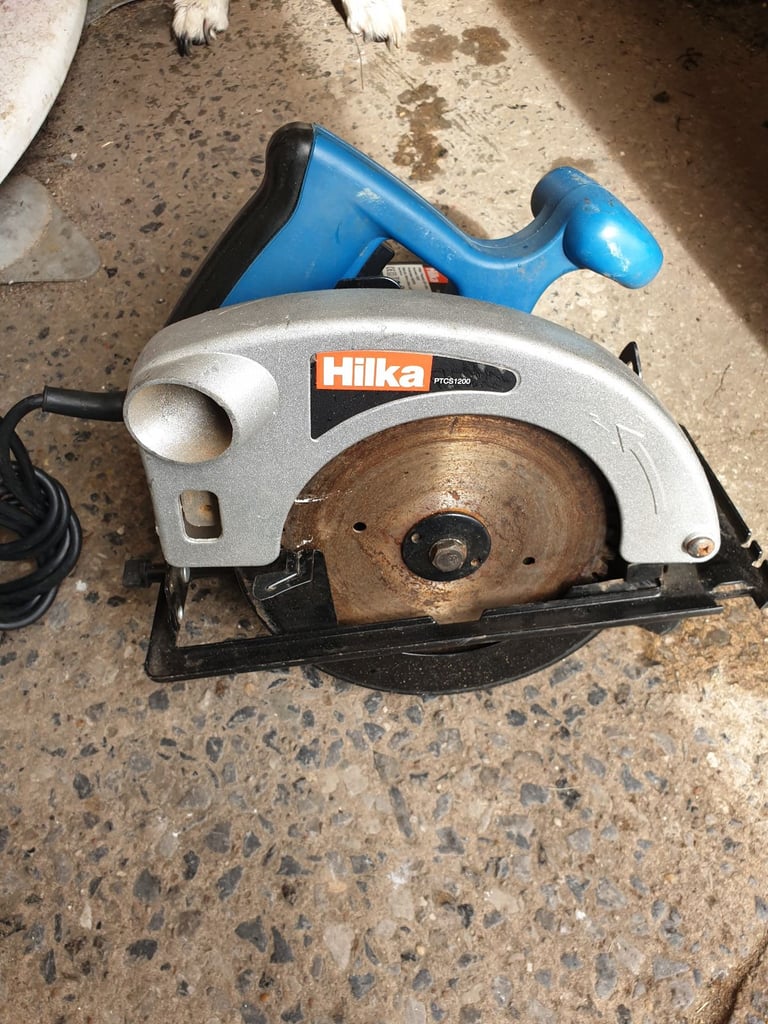 image for HILKA 240V 1200W 185MM CIRCULAR SAW IN GOOD WORKING ORDER WITH DECENT BLADE + CAN BE SEEN WORKING.