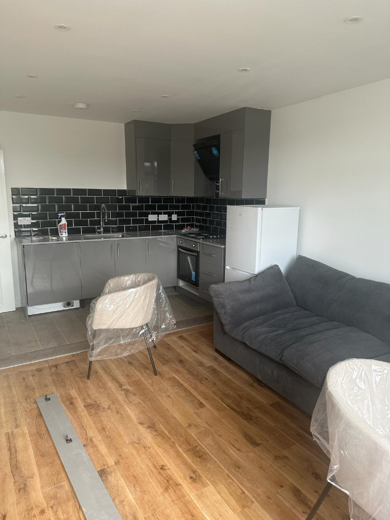 2 Bed newly refurbished Flat to Rent in UB9 5HB Uxbridge in Barking