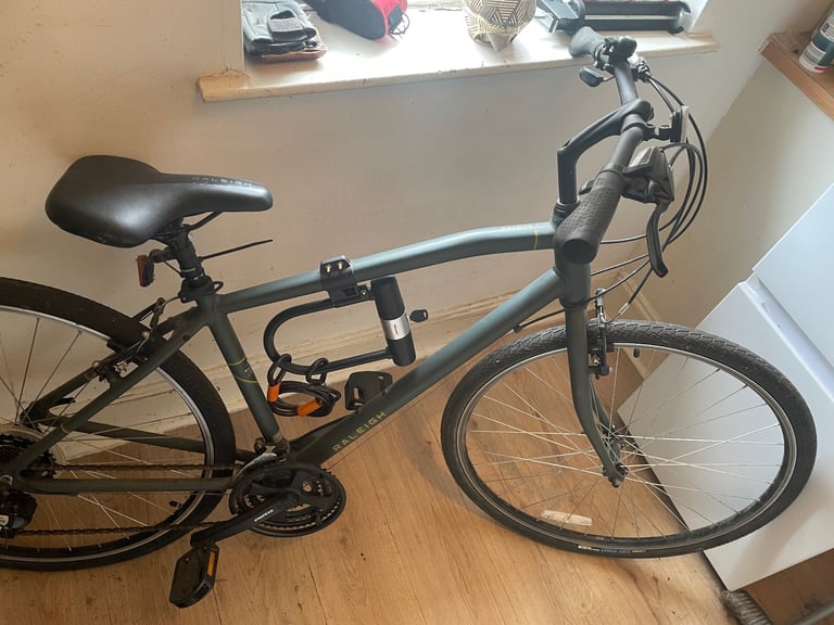 image for Raleigh Detour 1 Hybrid Bicycle