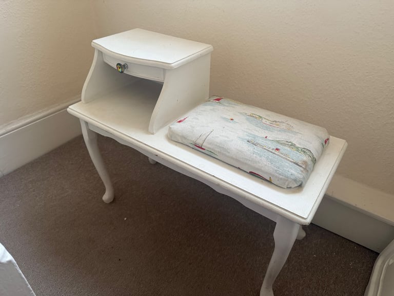 image for Cute little side / telephone style table