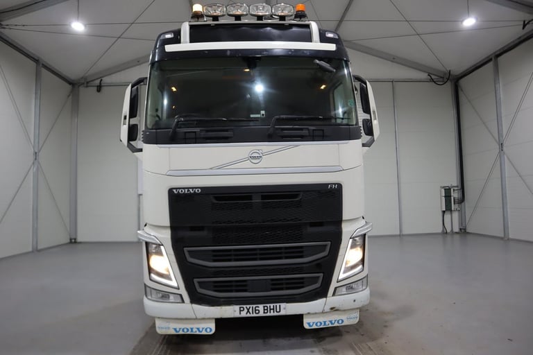 2016 (16 PLATE) Volvo FH460 6x2 Euro 6 Tractor Units